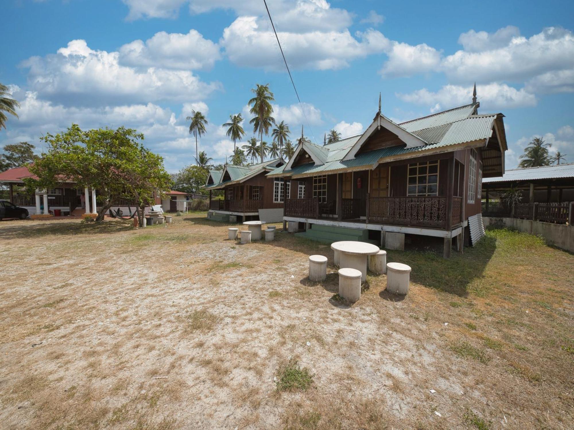 Oyo 90968 Teratak Samuderakita, Chalet & Guesthouse Kampong Gong Badak Exterior photo
