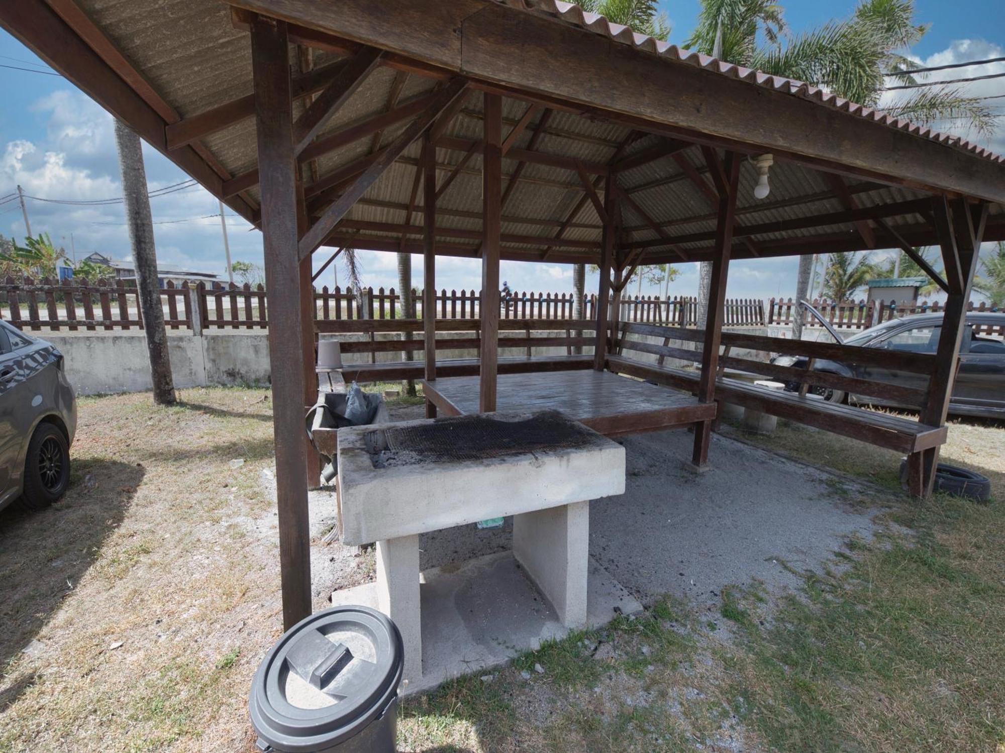 Oyo 90968 Teratak Samuderakita, Chalet & Guesthouse Kampong Gong Badak Exterior photo